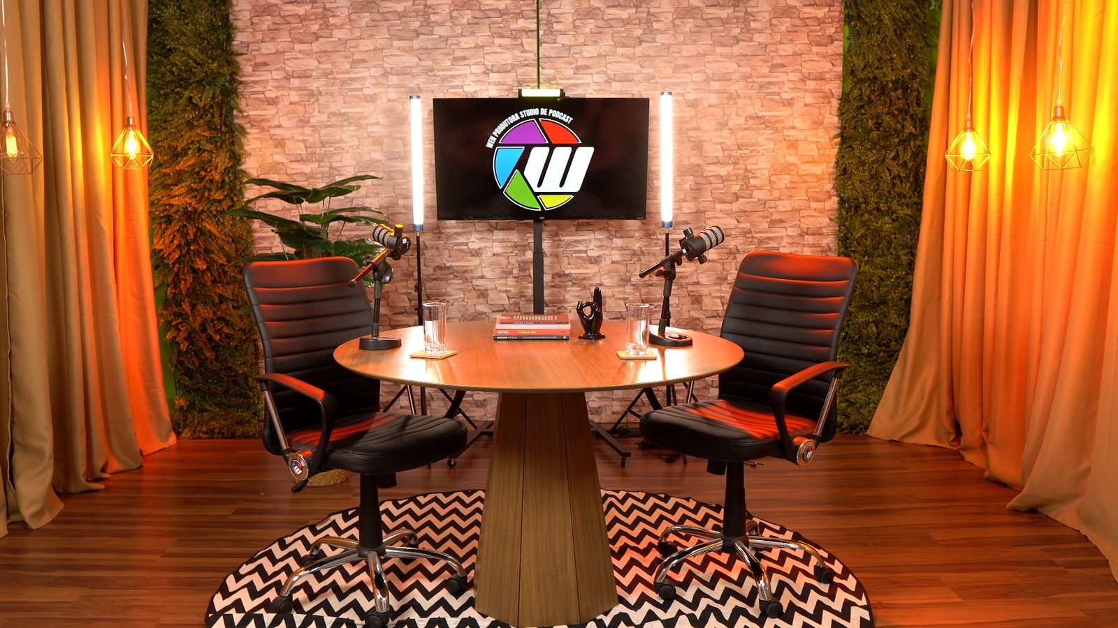 Cenário Tijolo — mesa redonda