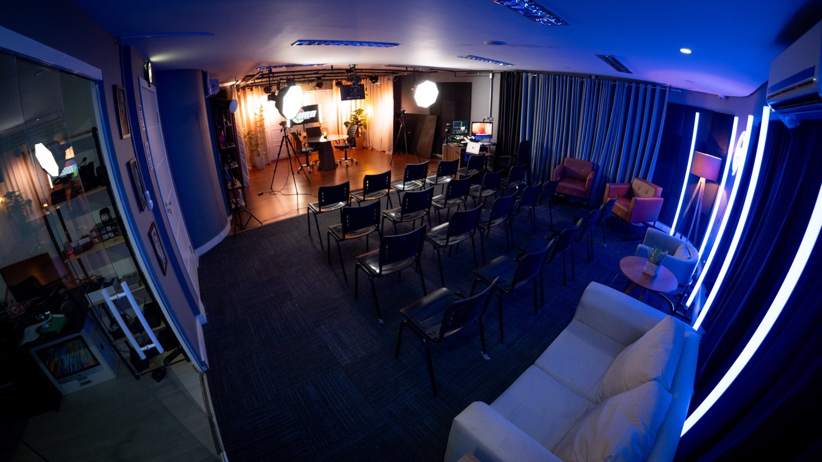 Público acompanhando a gravação no Studio B