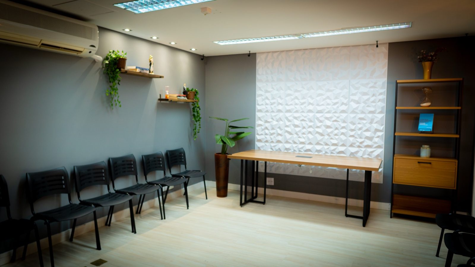 Sala de reunião disponível para a equipe