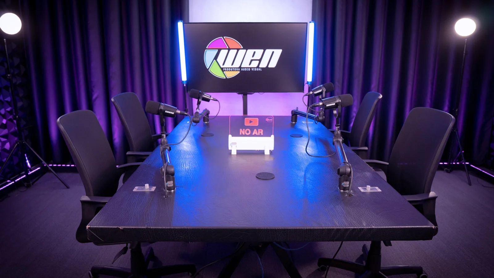 Studio A — cenário em iluminação cênica