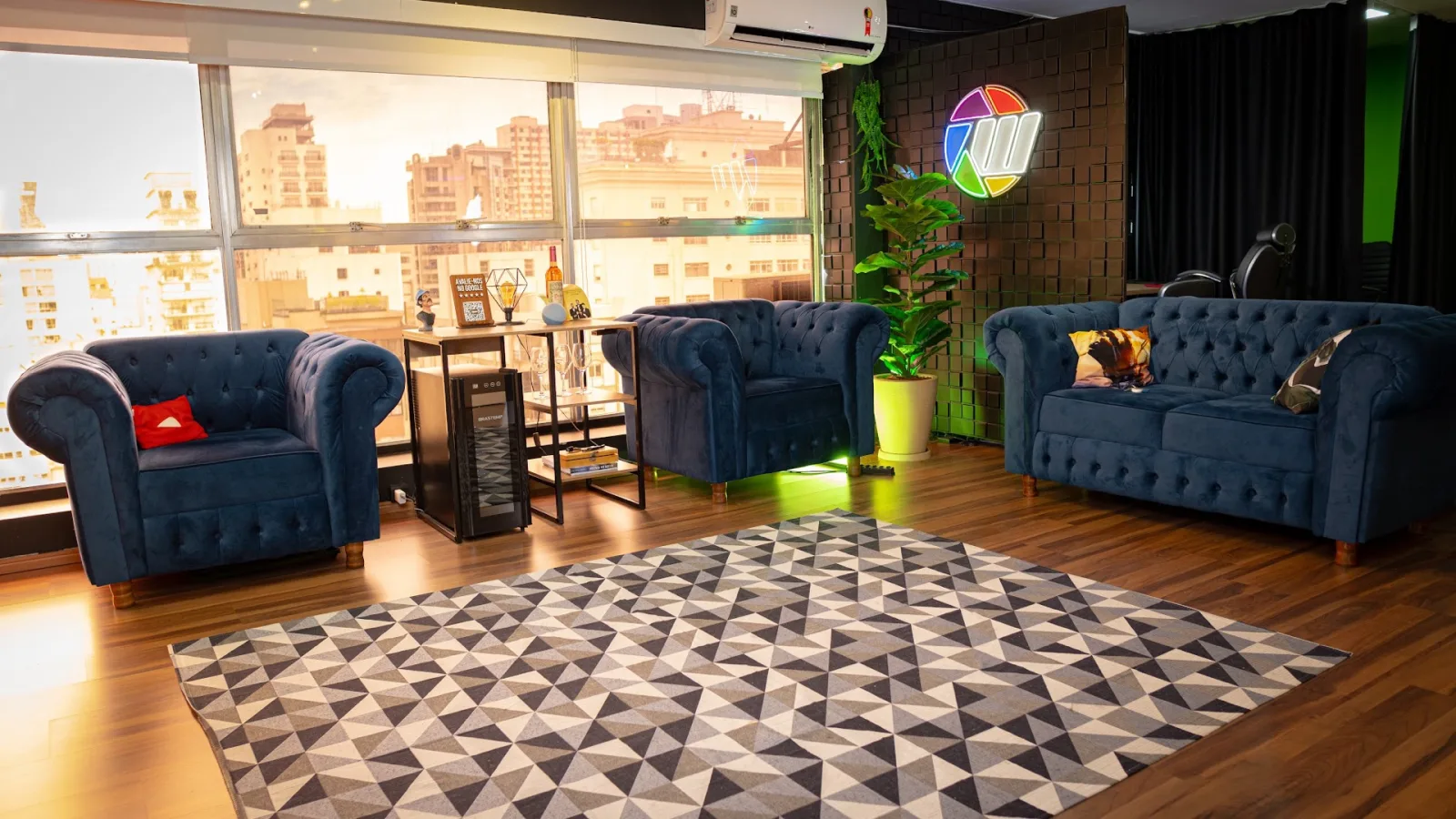 Recepção e lounge com vista para São Paulo