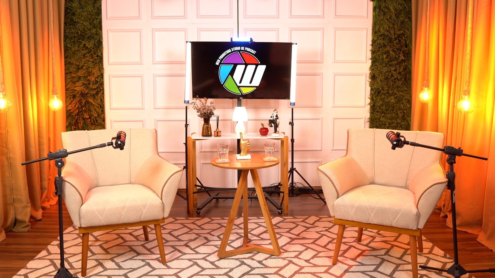 Studio B — cenário em tom terracota